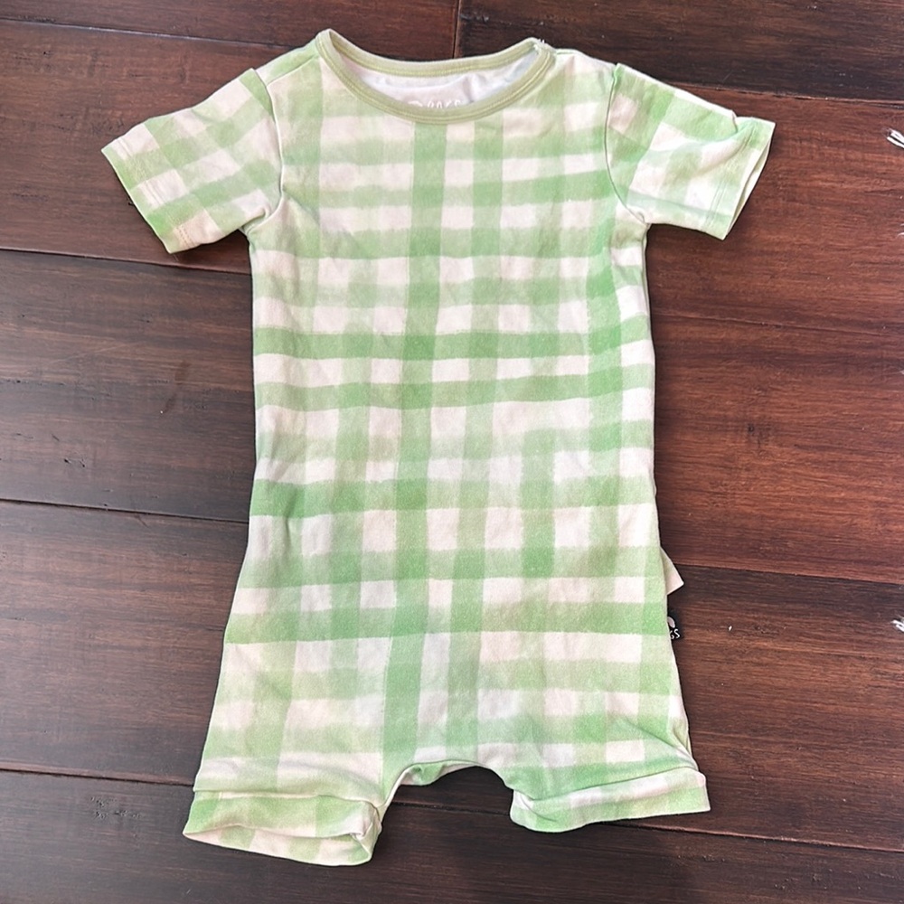 RAGS Unisex Green and White Checkered “Peek-a-booty” Rag Romper 6-9 month